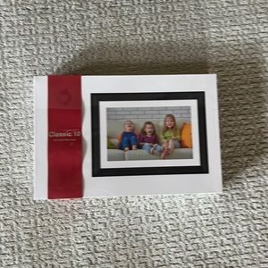 Classic 10 Wi-Fi cloud photo frame